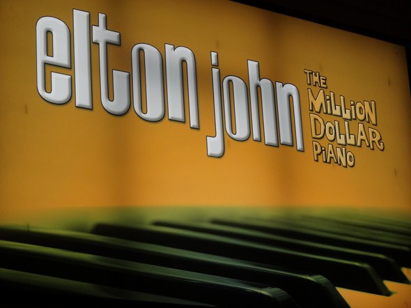 Elton-John-The-Million-Dollar-Piano-Concert-Photos-Caesars-01