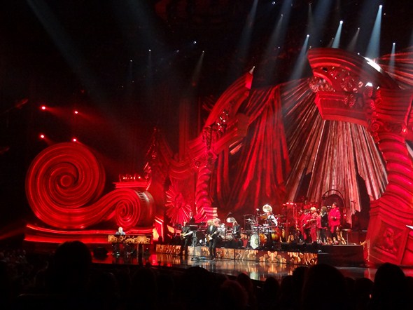 Elton-John-The-Million-Dollar-Piano-Concert-Photos-Caesars-01