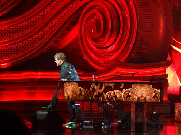 Elton-John-The-Million-Dollar-Piano-Concert-Photos-Caesars-01