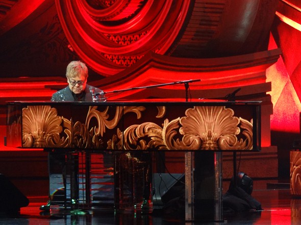 Elton-John-The-Million-Dollar-Piano-Concert-Photos-Caesars-01