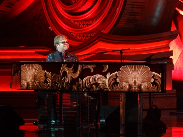 Elton-John-The-Million-Dollar-Piano-Concert-Photos-Caesars-01