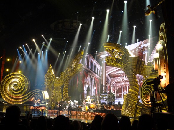 Elton-John-The-Million-Dollar-Piano-Concert-Photos-Caesars-01