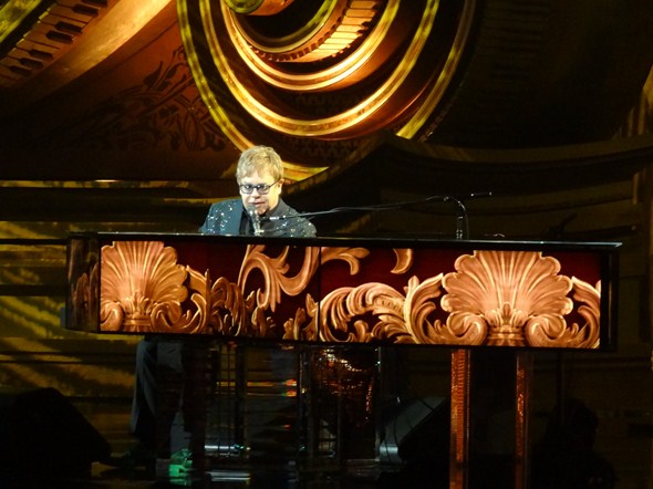 Elton-John-The-Million-Dollar-Piano-Concert-Photos-Caesars-01