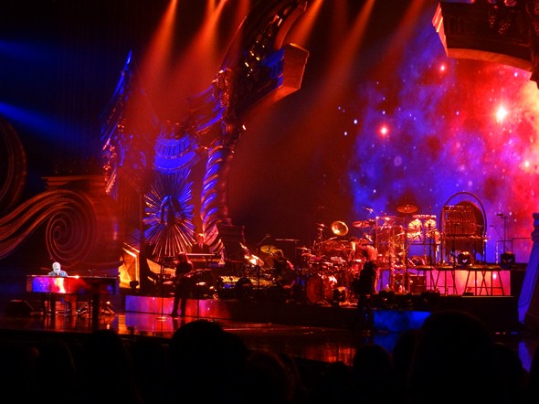 Elton-John-The-Million-Dollar-Piano-Concert-Photos-Caesars-01