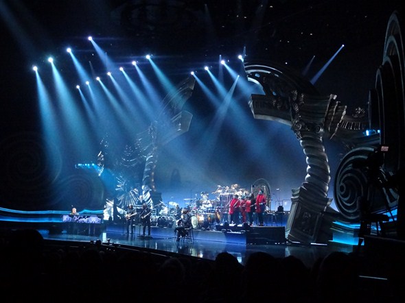 Elton-John-The-Million-Dollar-Piano-Concert-Photos-Caesars-01