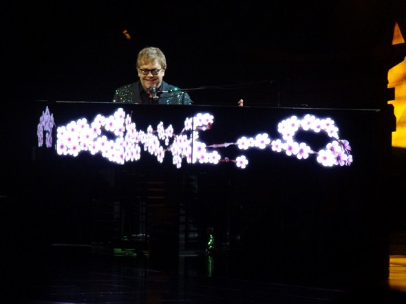 Elton-John-The-Million-Dollar-Piano-Concert-Photos-Caesars-01