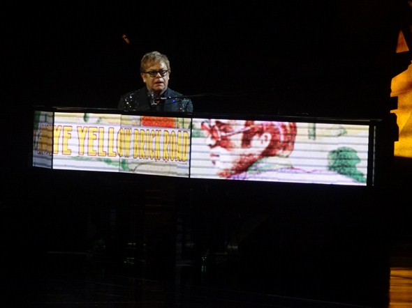 Elton-John-The-Million-Dollar-Piano-Concert-Photos-Caesars-01