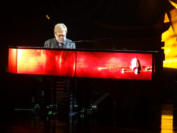Elton-John-The-Million-Dollar-Piano-Concert-Photos-Caesars-01