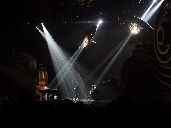 Elton-John-The-Million-Dollar-Piano-Concert-Photos-Caesars-01