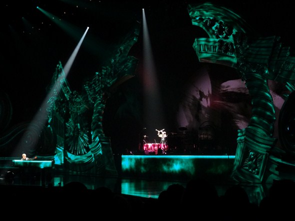 Elton-John-The-Million-Dollar-Piano-Concert-Photos-Caesars-01