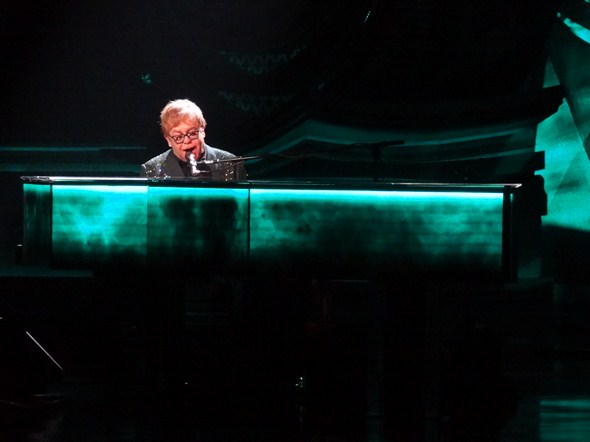 Elton-John-The-Million-Dollar-Piano-Concert-Photos-Caesars-01