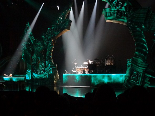 Elton-John-The-Million-Dollar-Piano-Concert-Photos-Caesars-01