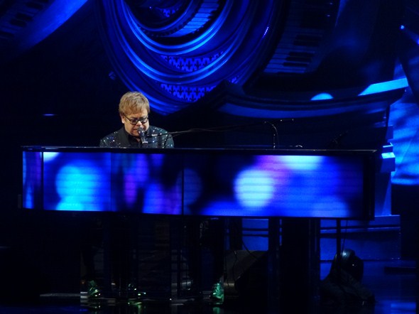 Elton-John-The-Million-Dollar-Piano-Concert-Photos-Caesars-01