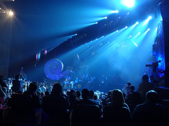 Elton-John-The-Million-Dollar-Piano-Concert-Photos-Caesars-01