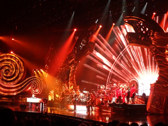 Elton-John-The-Million-Dollar-Piano-Concert-Photos-Caesars-01