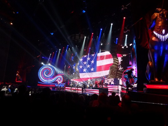 Elton-John-The-Million-Dollar-Piano-Concert-Photos-Caesars-01