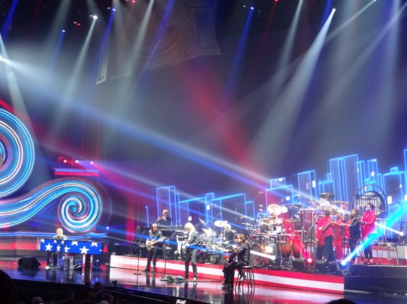 Elton-John-The-Million-Dollar-Piano-Concert-Photos-Caesars-01