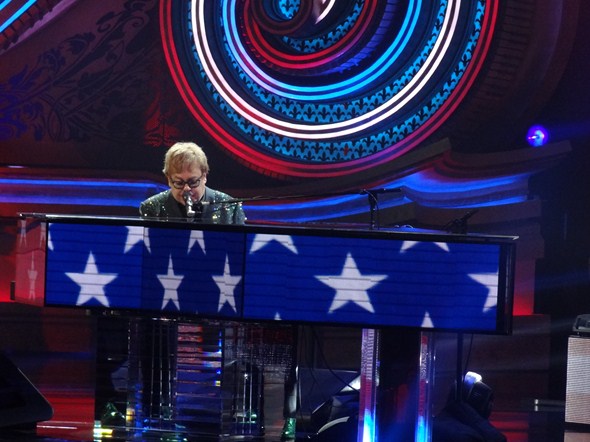 Elton-John-The-Million-Dollar-Piano-Concert-Photos-Caesars-01