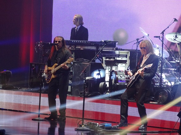 Elton-John-The-Million-Dollar-Piano-Concert-Photos-Caesars-01