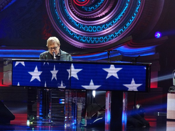 Elton-John-The-Million-Dollar-Piano-Concert-Photos-Caesars-01