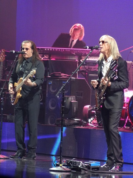 Elton-John-The-Million-Dollar-Piano-Concert-Photos-Caesars-01