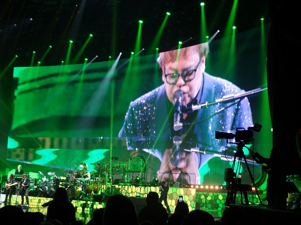 Elton-John-The-Million-Dollar-Piano-Concert-Photos-Caesars-01