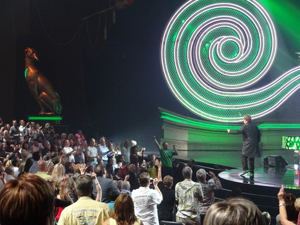Elton-John-The-Million-Dollar-Piano-Concert-Photos-Caesars-01