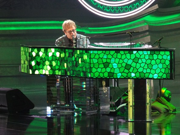 Elton-John-The-Million-Dollar-Piano-Concert-Photos-Caesars-01