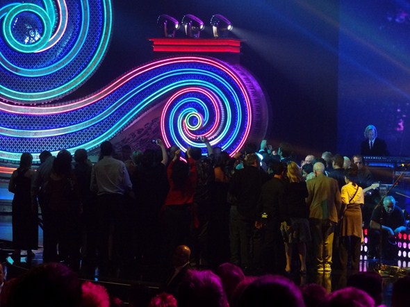 Elton-John-The-Million-Dollar-Piano-Concert-Photos-Caesars-01