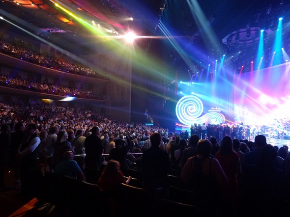 Elton-John-The-Million-Dollar-Piano-Concert-Photos-Caesars-01