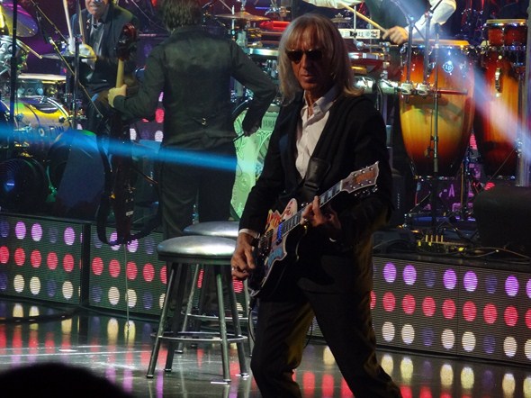 Elton-John-The-Million-Dollar-Piano-Concert-Photos-Caesars-01