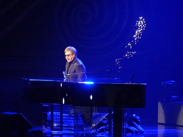 Elton-John-The-Million-Dollar-Piano-Concert-Photos-Caesars-01