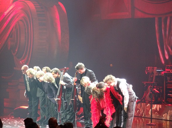 Elton-John-The-Million-Dollar-Piano-Concert-Photos-Caesars-01