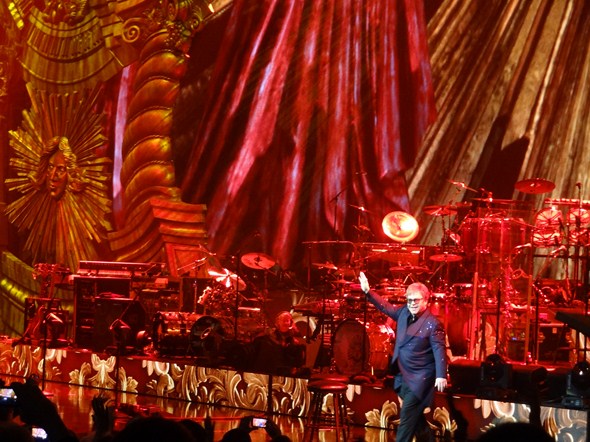 Elton-John-The-Million-Dollar-Piano-Concert-Photos-Caesars-01
