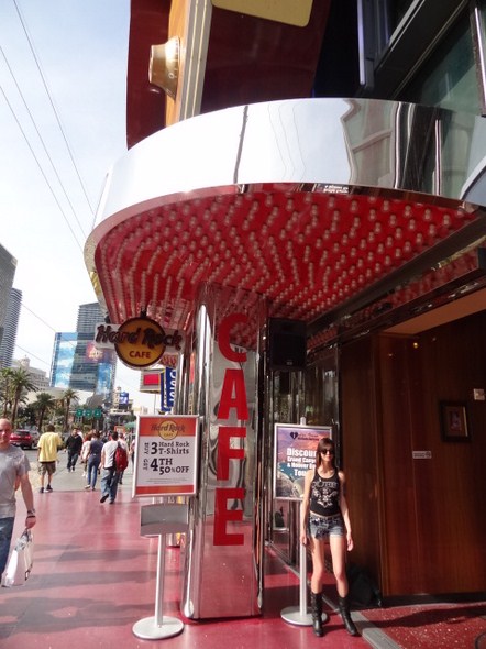Hard-Rock-Cafe-Las-Vegas-Rock-Music-Memorabilia-001