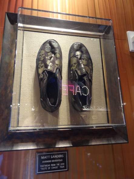 Hard-Rock-Cafe-Las-Vegas-Rock-Music-Memorabilia-001