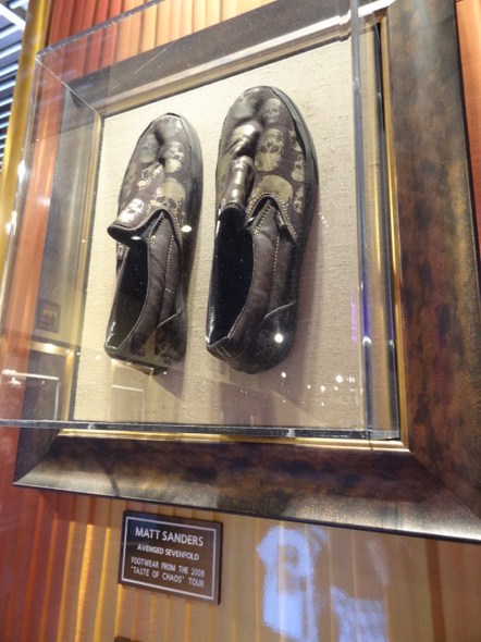 Hard-Rock-Cafe-Las-Vegas-Rock-Music-Memorabilia-001
