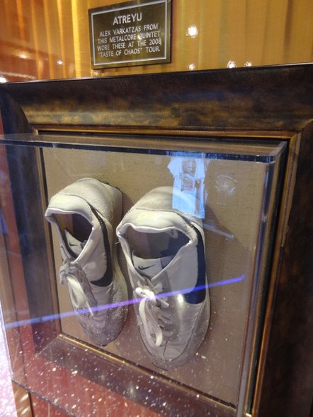 Hard-Rock-Cafe-Las-Vegas-Rock-Music-Memorabilia-001