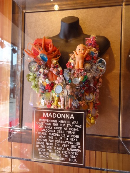 Hard-Rock-Cafe-Las-Vegas-Rock-Music-Memorabilia-001