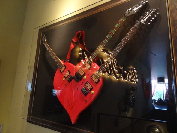 Hard-Rock-Cafe-Las-Vegas-Rock-Music-Memorabilia-001