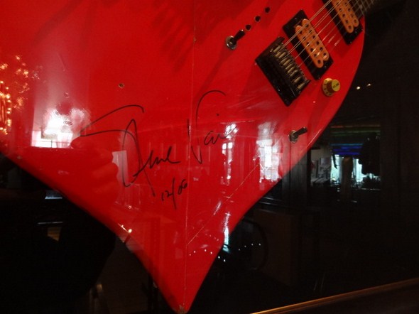 Hard-Rock-Cafe-Las-Vegas-Rock-Music-Memorabilia-001