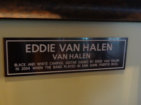 Hard-Rock-Cafe-Las-Vegas-Rock-Music-Memorabilia-001