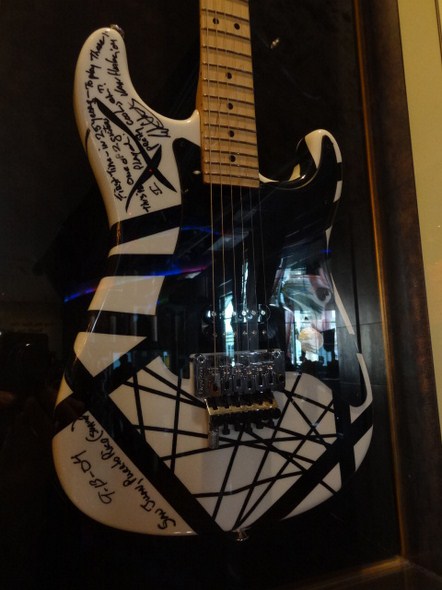 Hard-Rock-Cafe-Las-Vegas-Rock-Music-Memorabilia-001