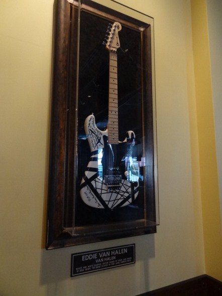 Hard-Rock-Cafe-Las-Vegas-Rock-Music-Memorabilia-001