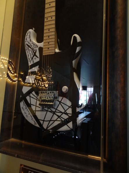 Hard-Rock-Cafe-Las-Vegas-Rock-Music-Memorabilia-001