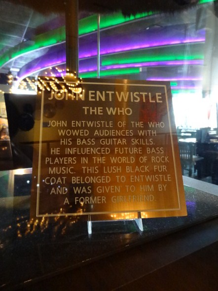 Hard-Rock-Cafe-Las-Vegas-Rock-Music-Memorabilia-001