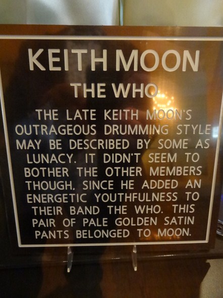 Hard-Rock-Cafe-Las-Vegas-Rock-Music-Memorabilia-001