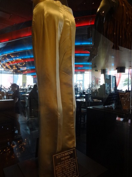 Hard-Rock-Cafe-Las-Vegas-Rock-Music-Memorabilia-001