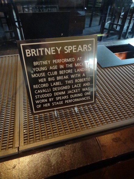 Hard-Rock-Cafe-Las-Vegas-Rock-Music-Memorabilia-001
