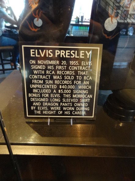 Hard-Rock-Cafe-Las-Vegas-Rock-Music-Memorabilia-001